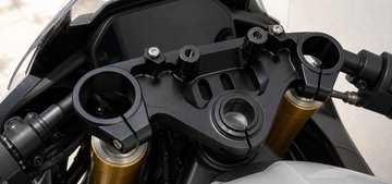 CFMOTO 675SR-R Top Triple Clamp + Clip-On Handlebars installed on the CF 675SR, scene close-up