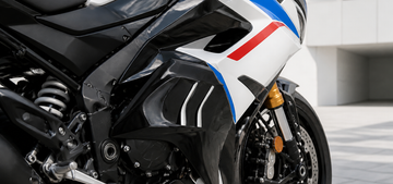 ZXMOTO 500RR Shark Fin Side Panel installed on the ZX-500RR, scene close-up