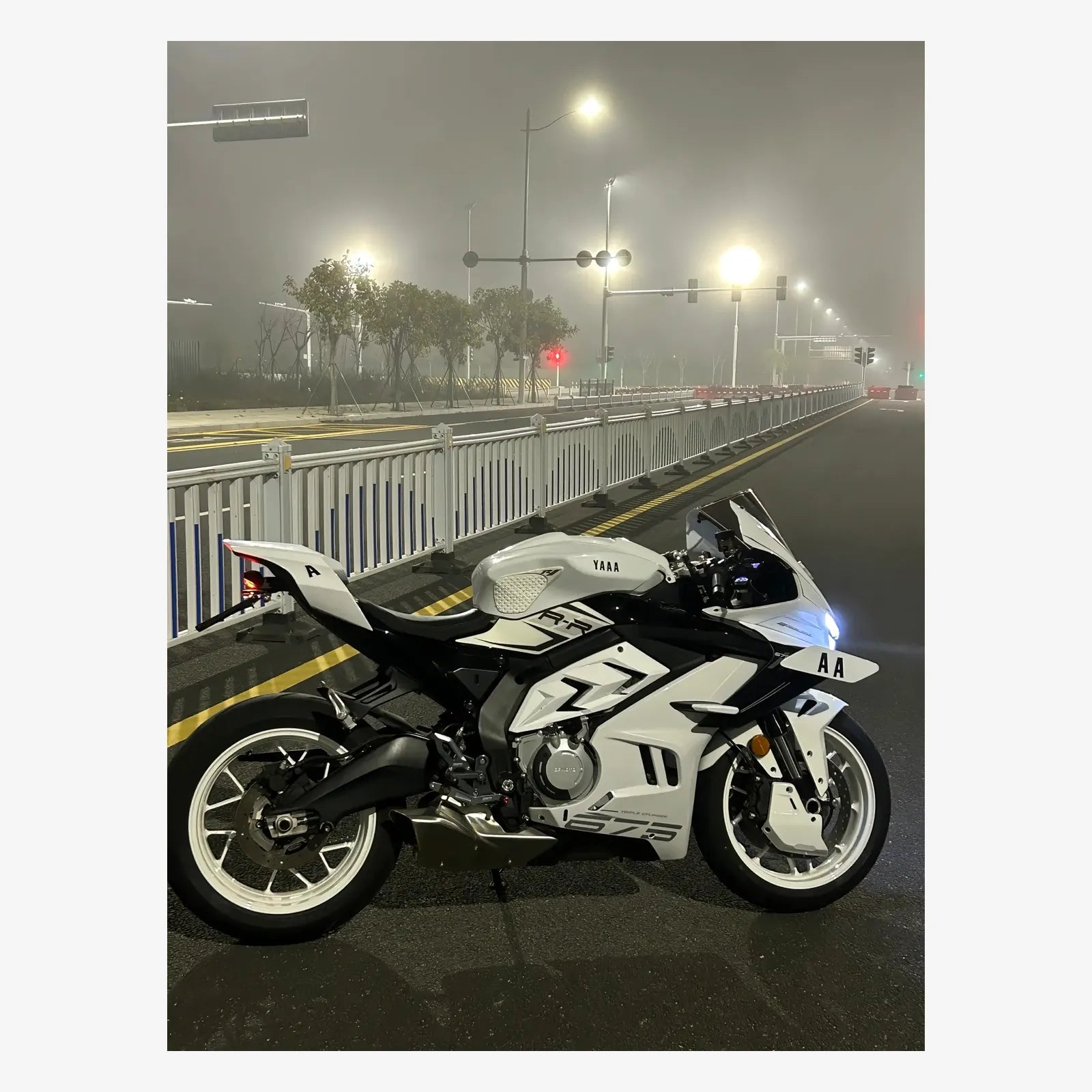 CF 675SR Side Panel Shark Fin, photo 12 of 14