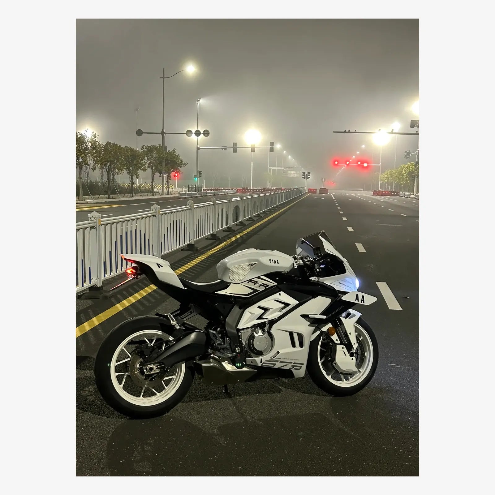 CF 675SR Side Panel Shark Fin, photo 13 of 14