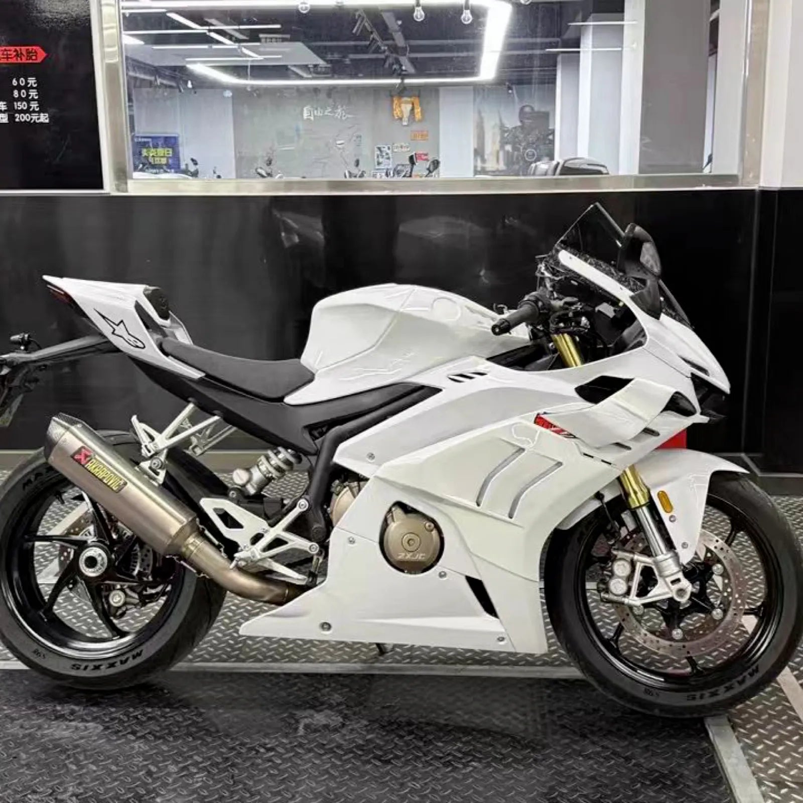 ZX-500RR Shark Fin Side Panel, photo 9 of 13